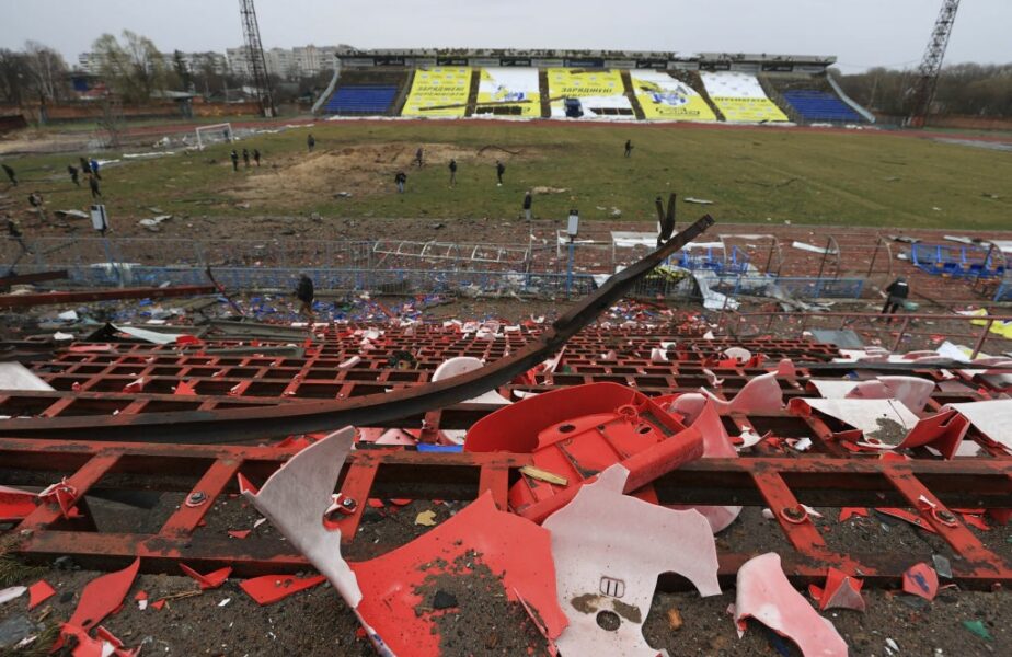 Război în Ucraina | La un pas de o tragedie fără margini! Ce au descoperit ucrainenii pe stadionul bombardat de ruși, după ce mai mulți copii au părăsit zona