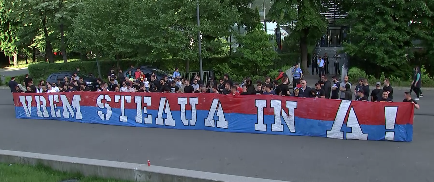 Protest la Federație! Fanii CSA Steaua s-au strâns în fața sediului FRF. Suporterii solicită dreptul de promovare în Liga 1