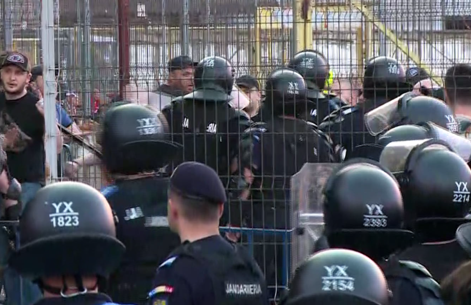Ultrașii de la Dinamo și CSA Steaua, față în față în „Ștefan cel Mare”! Jandarmeria a intervenit cu gaze lacrimogene