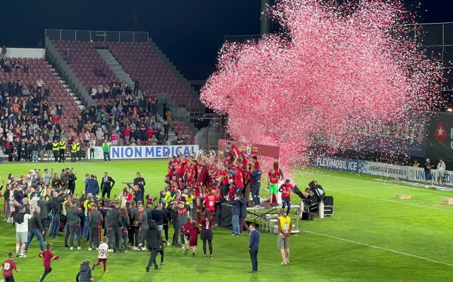 CFR Cluj râde de rivala FCSB după câştigarea titlului: „Ne vedem la Buzău!” + Nebunie în Gruia: „Vreau şi al şaptelea titlu!”