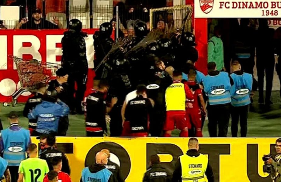 Haos după ce Dinamo a retrogradat în Liga 2! „Câinii”, scoşi de pe teren de jandarmi. Ultraşii şi-au ieşit din minţi: „Ruşine să vă fie!”