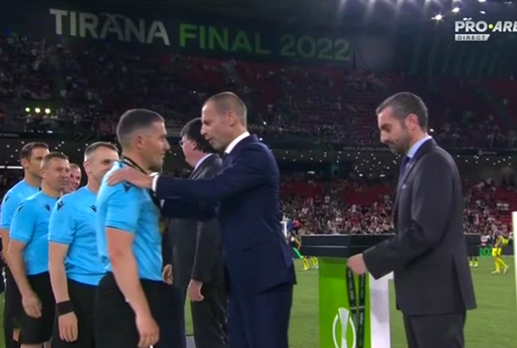 Istvan Kovacs, felicitat de Aleksander Ceferin, preşedintele UEFA, după ce a arbitrat perfect finala Conference League. Hai, România! În fiecare zi
