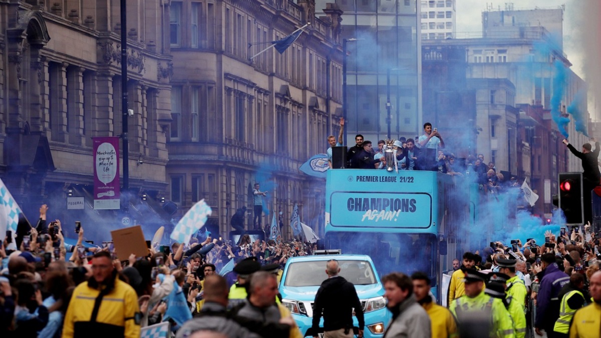 A general view of the Manchester City trophy parade through Manchester City Centre to celebrate winning the Premier League
Manchester City Trophy Parade, Premier League, Football, Manchester, UK - 23 May 2022,Image: 693869847, License: Rights-managed, Restrictions: EDITORIAL USE ONLY No use with unauthorised audio, video, data, fixture lists, club/league logos or 