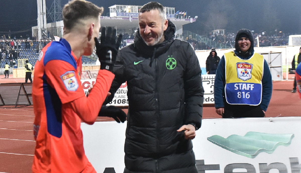 Mihai Stoica, alături de jucătorii lui FCSB, după victoria cu FC Argeș, scor 3-2