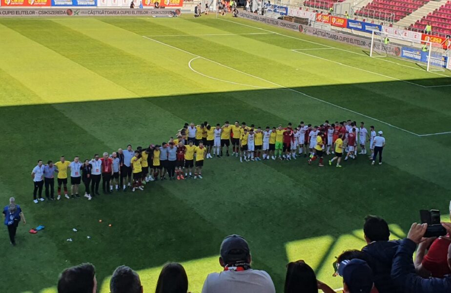 Jucătorii de la Sepsi și Csikszereda, pe stadionul Giulești, după finala Cupei Elitelor U19