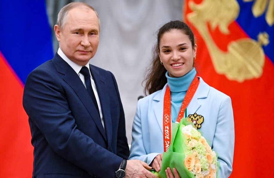 Scandal iscat de o rusoaică de 21 de ani, care a avut un discurs tulburător în faţa lui Vladimir Putin: „Numai noi vom decide!”