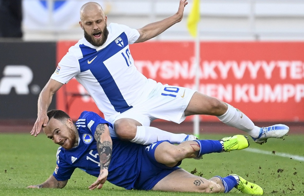 Teemu Pukki şi Dino Hotic, duel în Finlanda - Bosnia şi Herţegovina 1-1