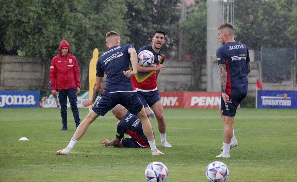 Jucătorii României, în timpul unui antrenament