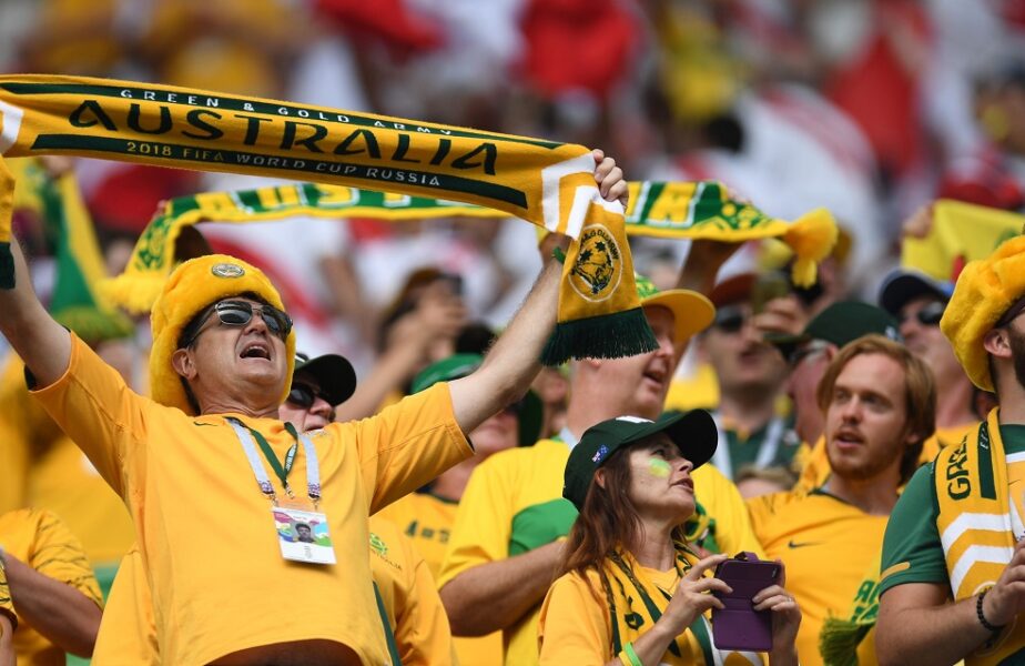 Nebunie totală în Australia, după calificarea la Campionatul Mondial! Un reporter s-a dezlănţuit alături de fani în timp ce era în direct
