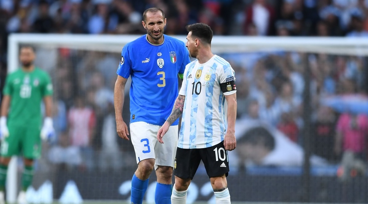 Giorgio Chiellini, alături de Lionel Messi, în Italia - Argentina 0-3