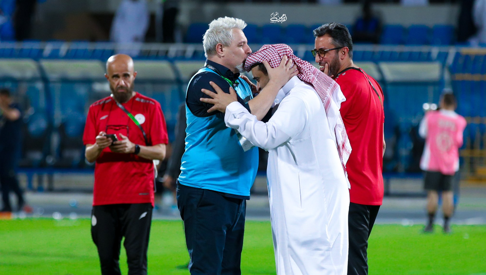 Marius Șumudică, show total în Arabia Saudită! Românul l-a pupat pe frunte pe președintele lui Al-Shabab. Scene fabuloase
