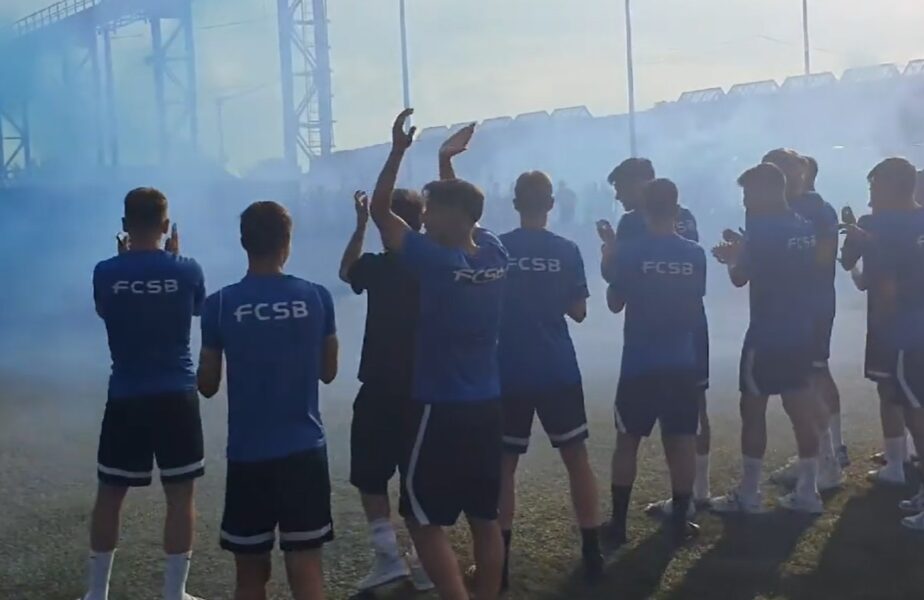 Campionii U15 de la FCSB, aclamaţi de ultraşi. Atmosferă incendiară la baza din Berceni