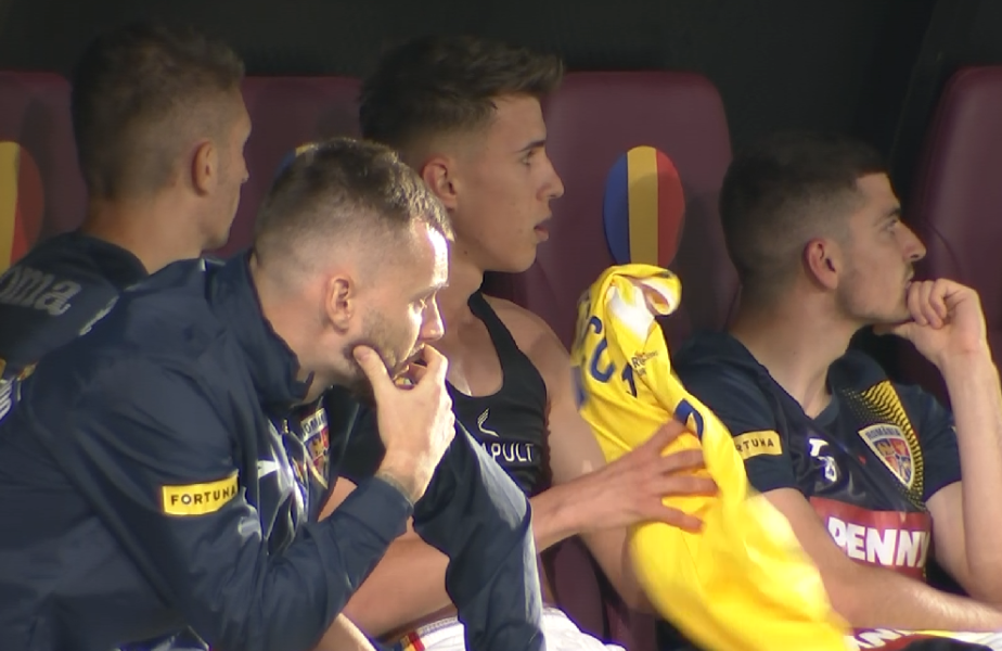 EXCLUSIV | Octavian Popescu, un car de nervi după ce a fost schimbat în România – Finlanda 1-0! Atacantul și-a aruncat tricoul pe jos. Ce nu s-a văzut la TV