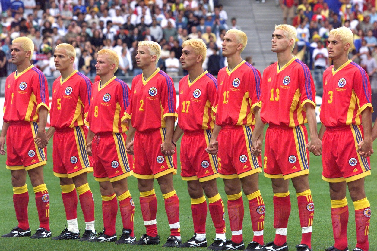 Ilie Dumitrescu, alături de Dan Petrescu, într-un meci pentru naționala României la Mondialul din 1998
