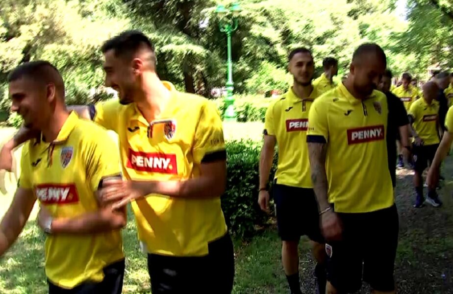 Jucătorii lui Edi Iordănescu se topesc de cald în Muntenegru, la 35 de grade. Hai, România! În fiecare zi