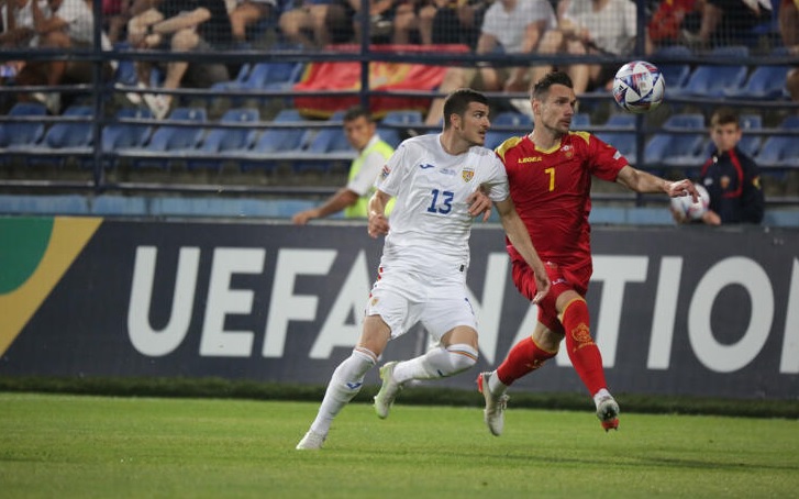 Valentin Mihăilă, duel în timpul meciului Muntenegru - România 2-0