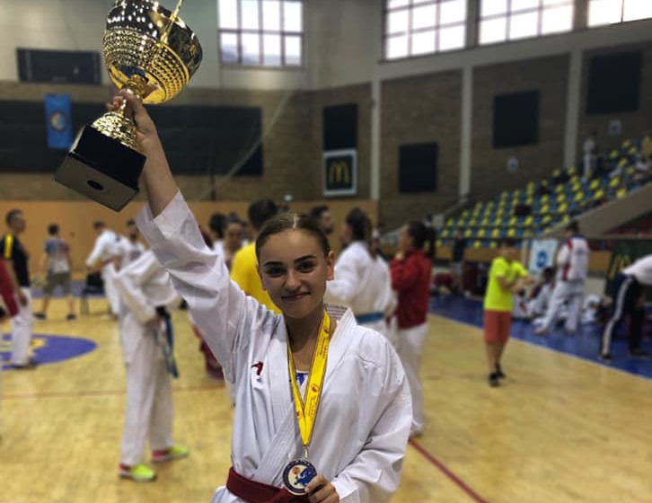 AS.ro LIVE | Irina Negoi, campioana națională la Karate, a fost invitata lui Cătălin Oprișan