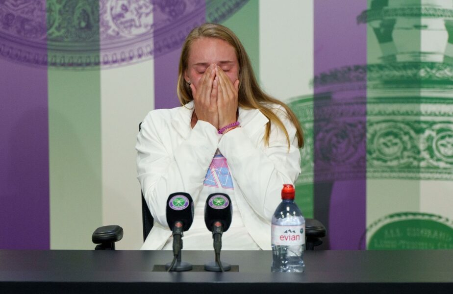 Elena Rybakina şi-a prezentat public actele de identitate, după ce a fost pusă la zid pentru participarea la Wimbledon 2022