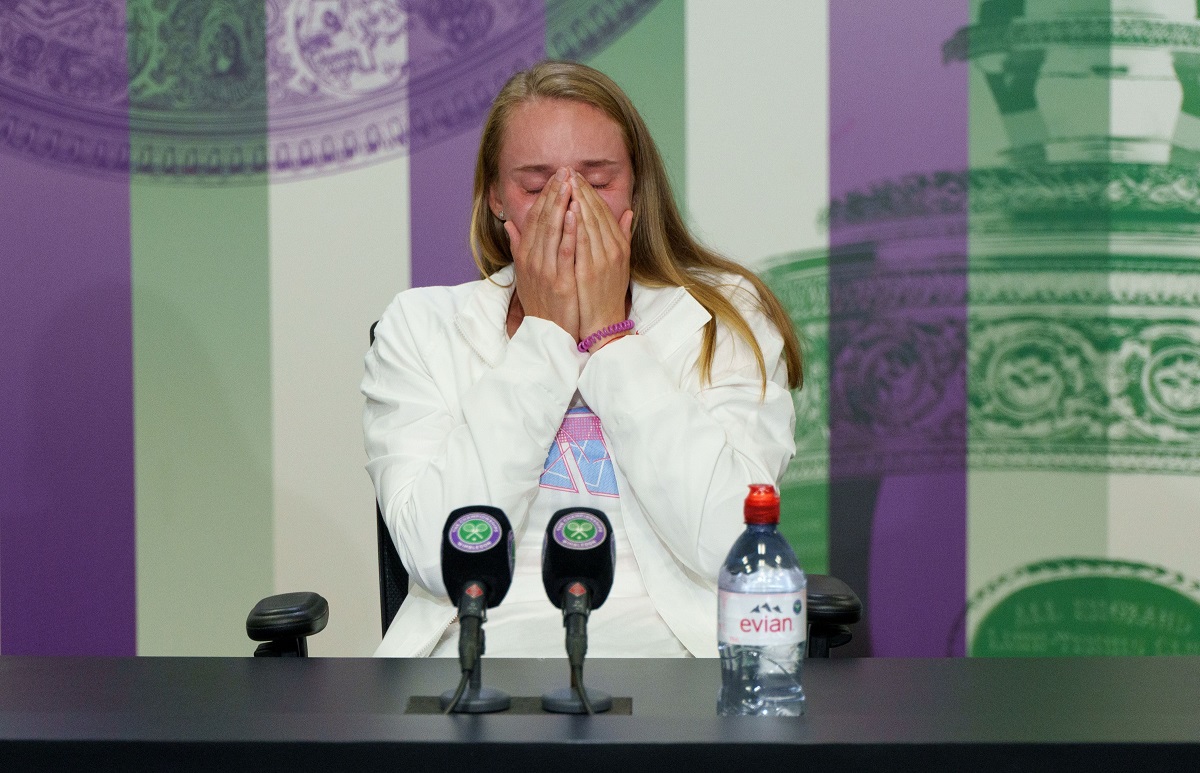 Elena Rybakina şi-a prezentat public actele de identitate, după ce a fost pusă la zid pentru participarea la Wimbledon 2022
