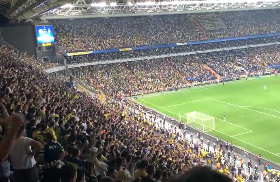 Fanii lui Fenerbahce au scandat numele lui Vladimir Putin în meciul cu Dinamo Kiev