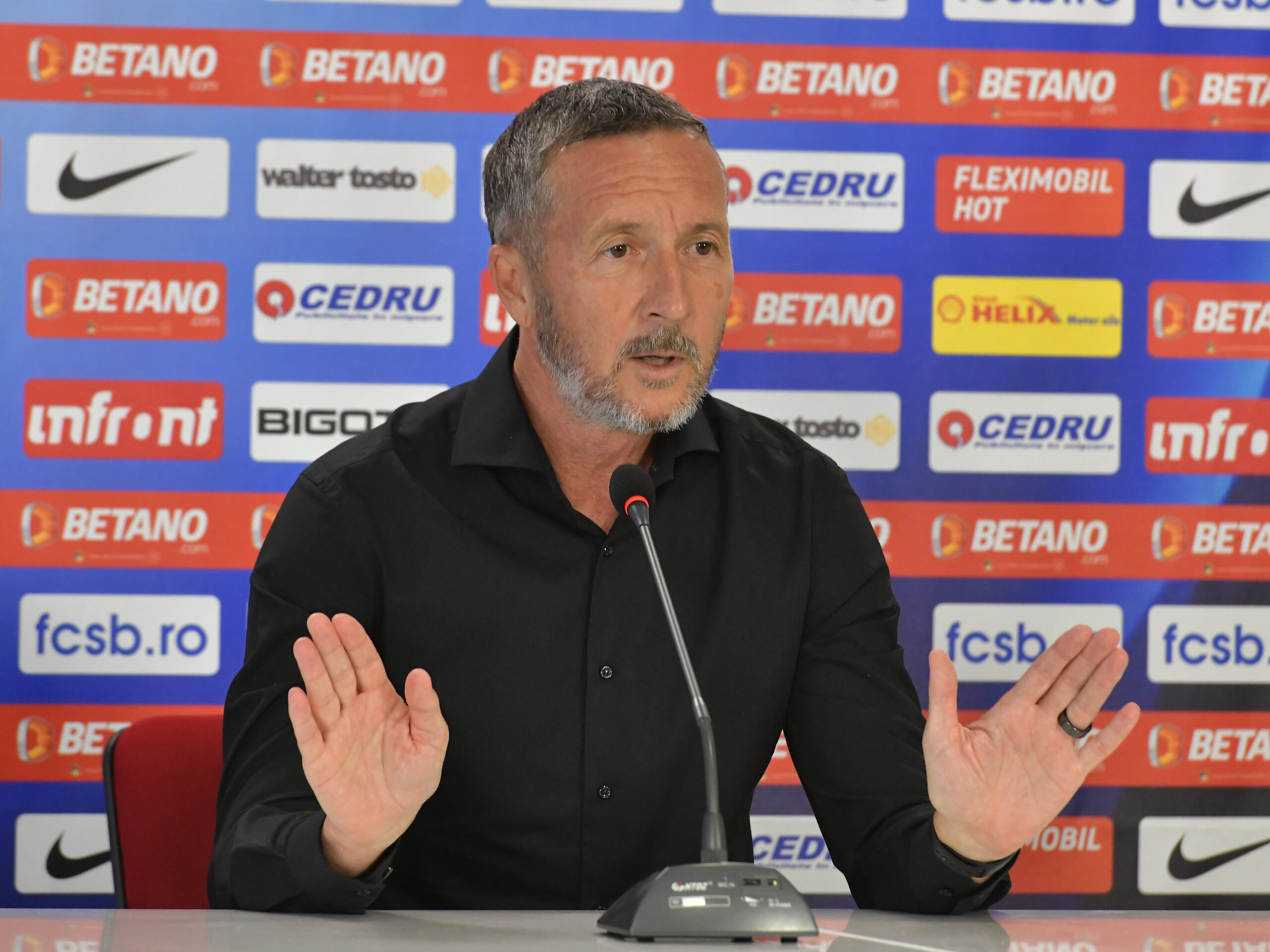 Pe cine acuză Mihai Stoica, după ce sistemul VAR a cedat la meciul dintre FCSB şi U Cluj: „Arbitrul nu are nicio vină