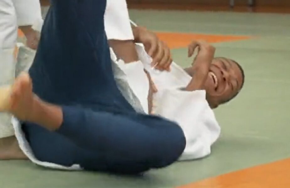 Starurile lui PSG au dat fotbalul pe judo! Kylian Mbappe, pus la pământ. Imagini virale cu vedetele Parisului