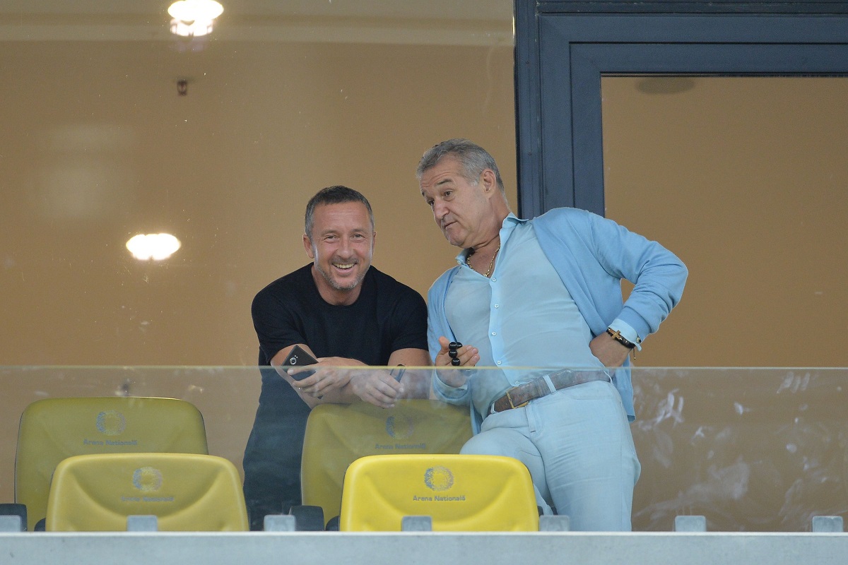 Gheorge Gigi Becali si Mihai Stoica asista la meciul de fotbal