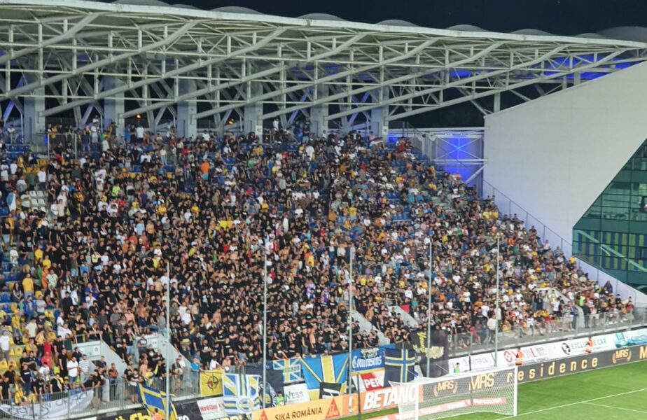 Atmosferă senzaţională la revenirea Petrolului Ploieşti în Liga 1. Fanii au invadat arena „Ilie Oană”