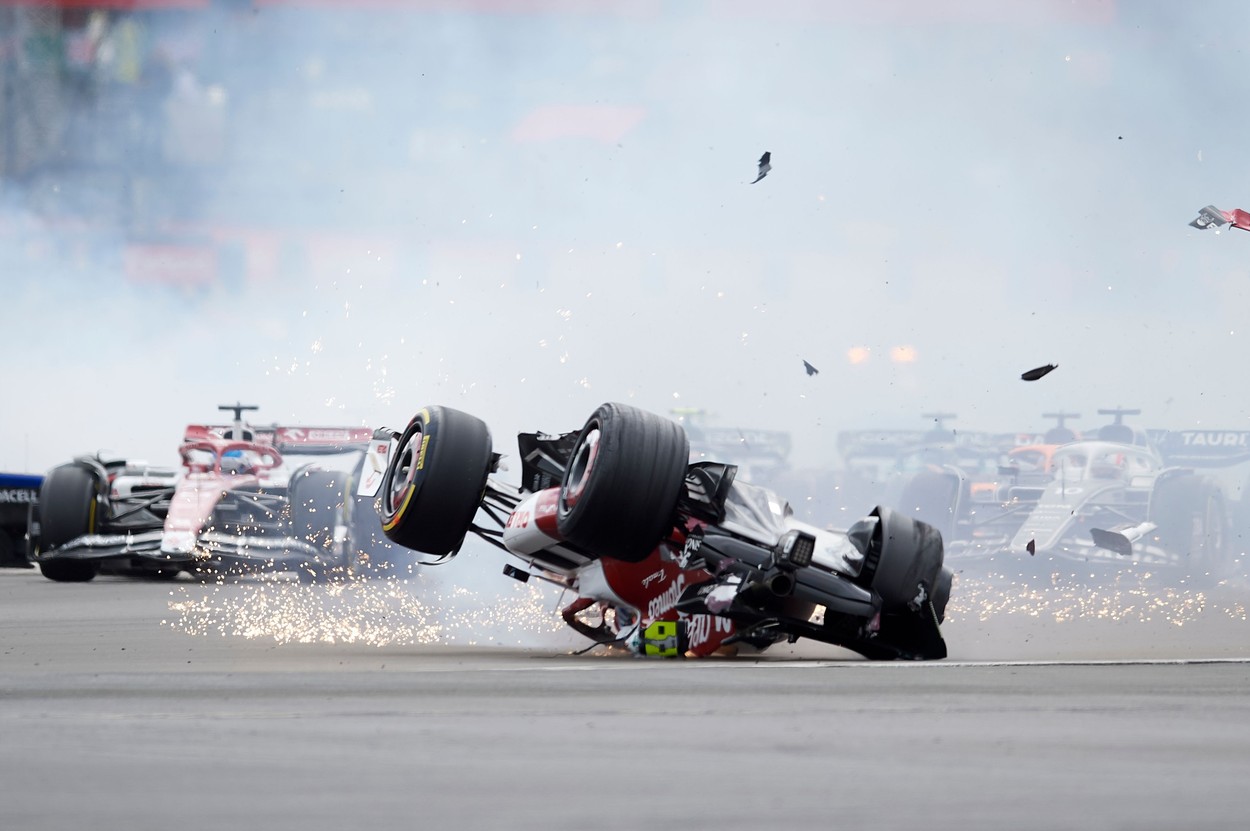 Zhou Guanyu, accident teribil la Silverstone | Profimedia