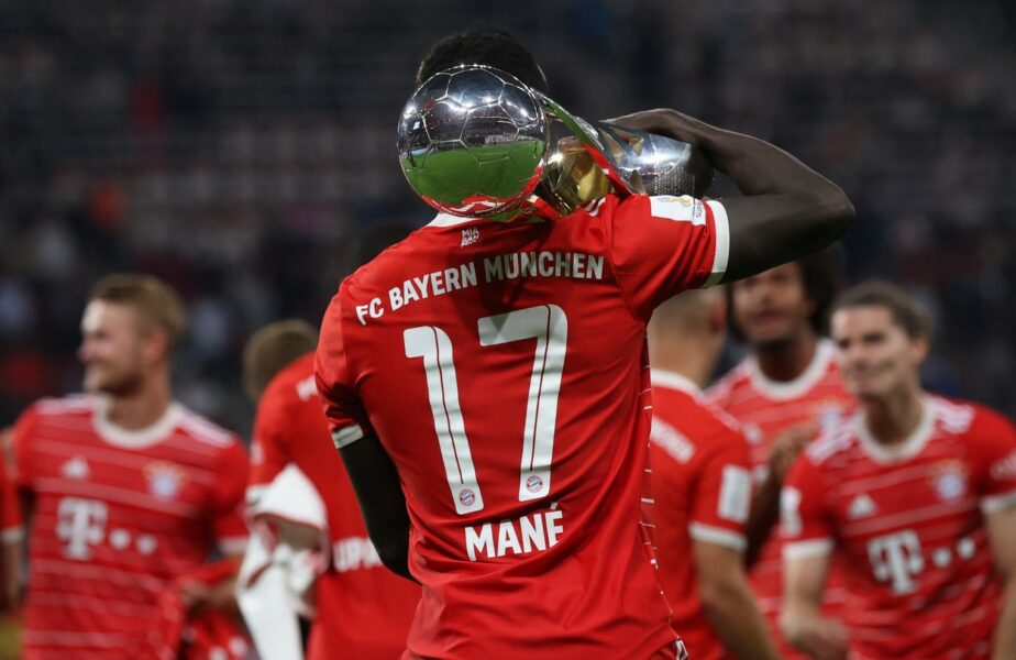Sadio Mane, cu trofeul Supercupei Germaniei