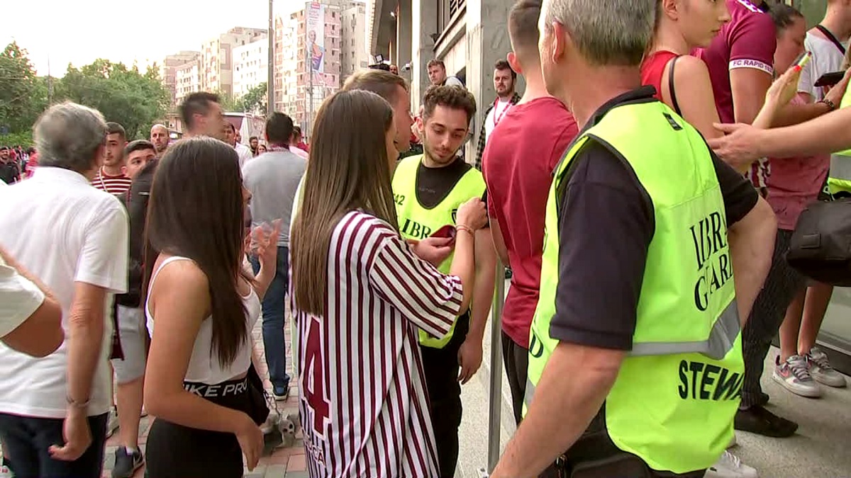 Sarah Șumudică, apariţie de senzaţie la Rapid – FCSB! Fiica antrenorului a făcut furori în Giuleşti, unde a purtat tricoul lui „Şumi”