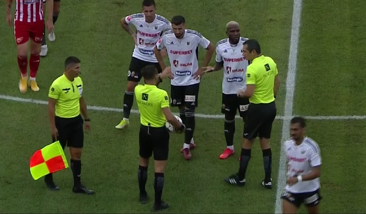 Universitatea Cluj – Sepsi 0-1. Rondon a marcat după o gafă uriaşă a clujenilor. Meciul a fost suspendat 10 minute din cauza scandărilor fanilor clujeni