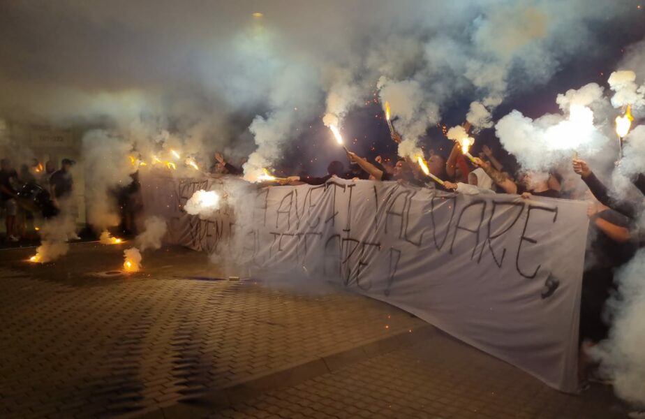 Fanii Universităţii Craiova au luat cu asalt "Ion Oblemenco"