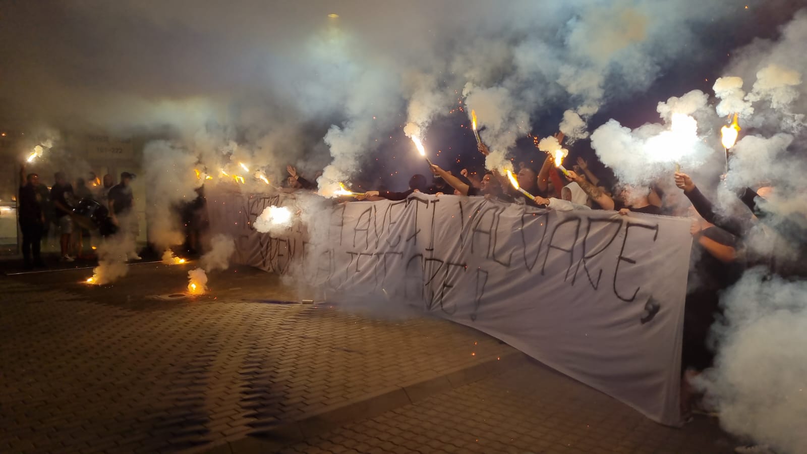 Fanii Universităţii Craiova au luat cu asalt "Ion Oblemenco"