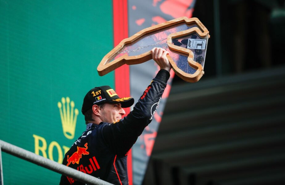 Max Verstappen a câștigat Marele Premiu al Belgiei, după ce a plecat de pe poziția a 14-a! Dublă de vis pentru Red Bull. Lewis Hamilton a abandonat în primul tur