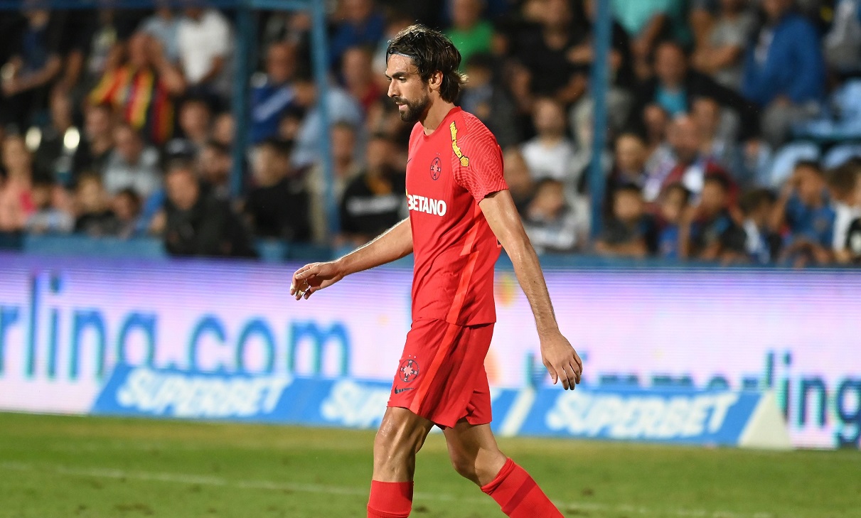 Dumitru Dragomir nu-i dă nicio şansă lui Andrea Compagno, în West Ham – FCSB: „Nici nu o atinge