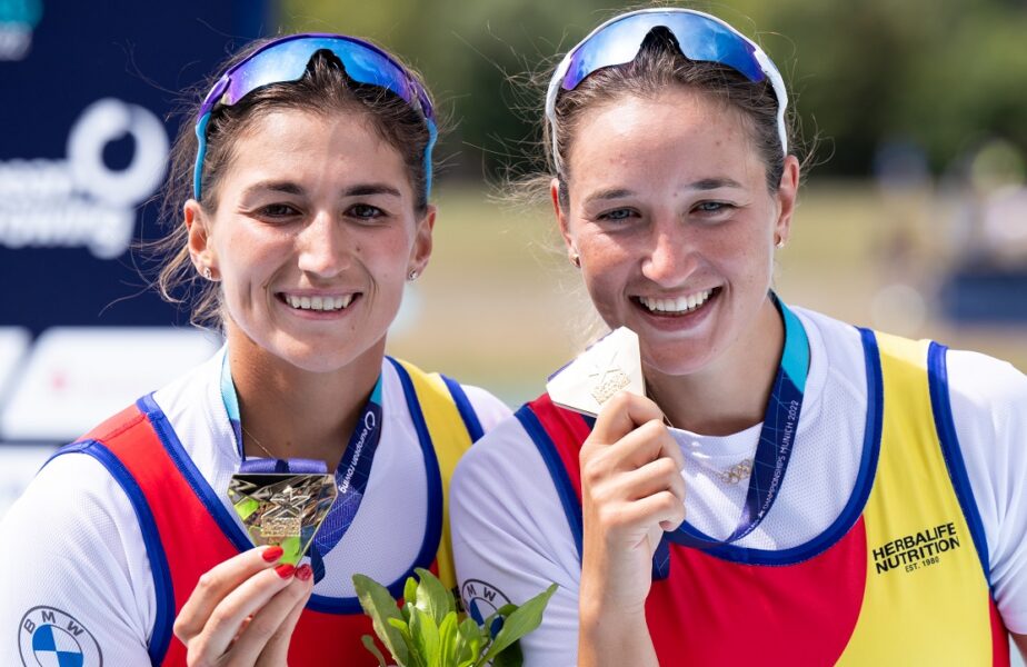 Simona Radiş şi Ancuţa Bodnar au devenit campioane mondiale la dublu vâsle feminin! Bodnar a luat aurul chiar de ziua ei. O nouă medalie de aur pentru România