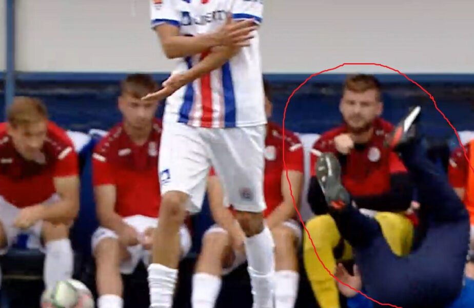 Imagini virale cu Dorinel Munteanu! Antrenorul Oțelului a fost doborât în timpul meciului