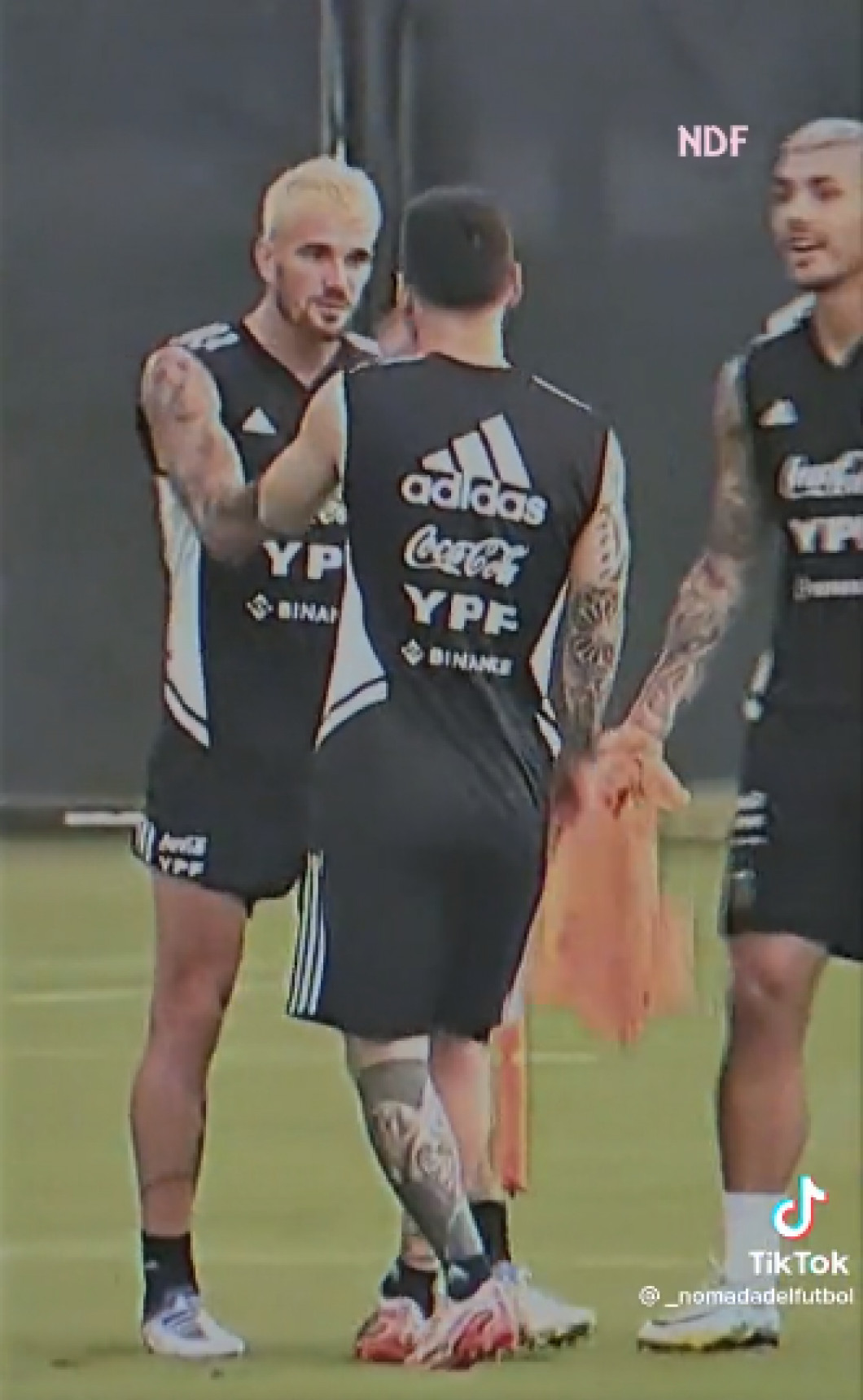 Lionel Messi și Rodrigo de Paul, în timpul antrenamentului Argentinei