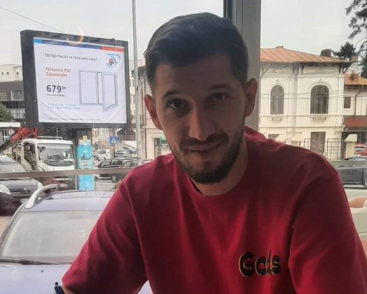 Mihai Costea a ajuns în Liga 4. A semnat contractul cu ARO Câmpulung la terasă, în timp ce stătea la o cafea