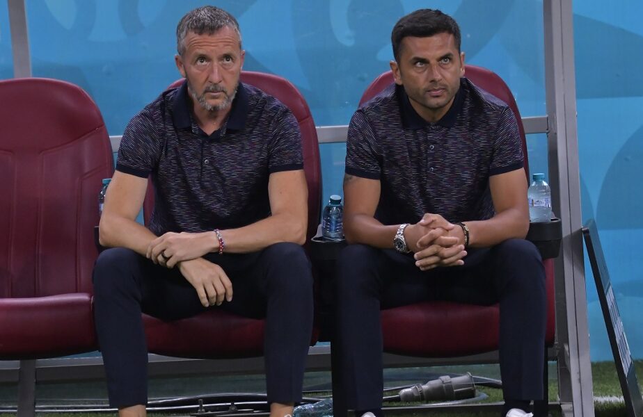 Mihai Stoica și Nicolae Dică, în timpul unui meci pentru FCSB