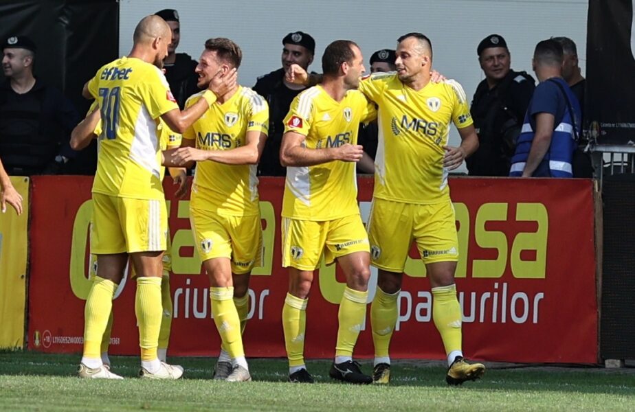 Petrolul Ploieşti – Botoşani 2-1. „Lupii galbeni” au ajuns la 5 victorii în ultimele 6 meciuri! Christian Irobiso şi Gicu Grozvan, eroi pe „Ilie Oană”