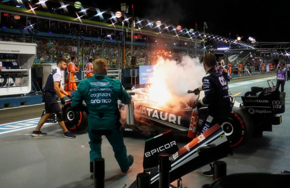 Incident horror în Formula 1. Monopostul lui Pierre Gasly a luat foc incredibil, în timpul antrenamentelor de la Singapore
