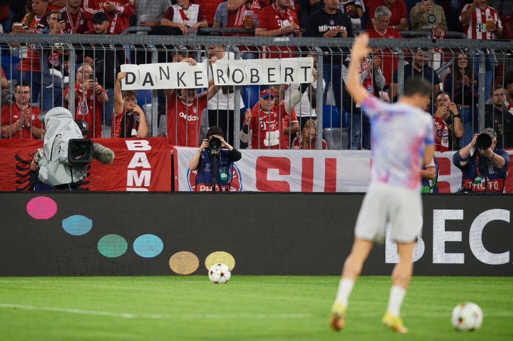Robert Lewandowski a fost aclamat de suporterii lui Bayern înaintea meciului din Champions League 
