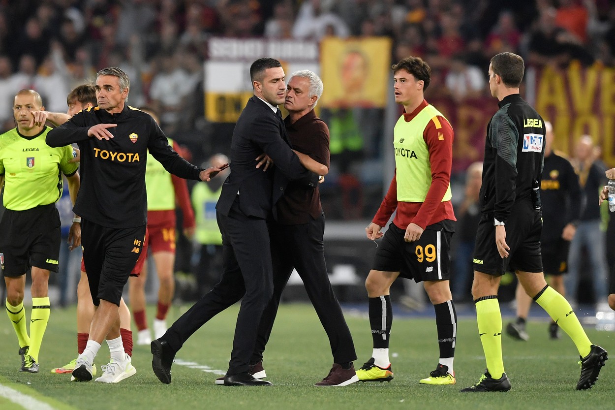 Jose Mourinho, în timpul meciului Roma - Atalanta