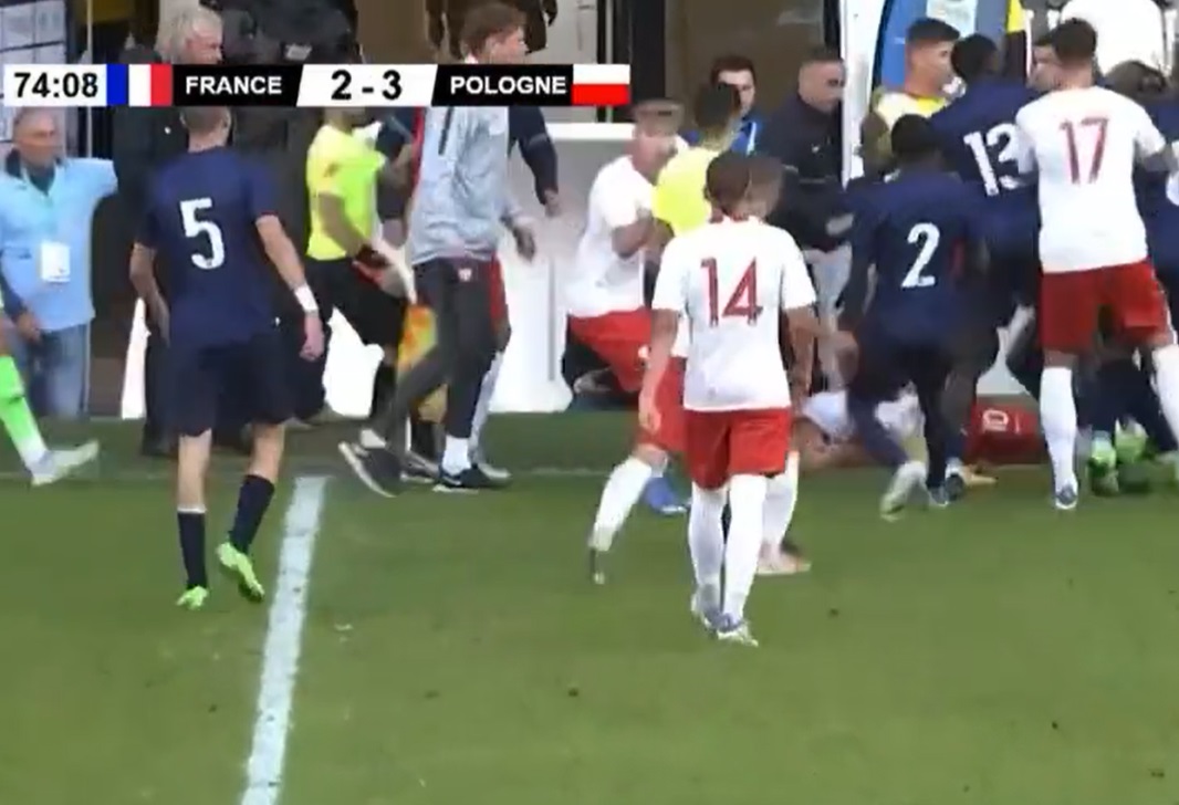 Scene incredibile! Naţionala U18 a Franţei a primit patru cartonaşe roşii în doar 20 de minute. Meciul cu Polonia U18 a fost întrerupt