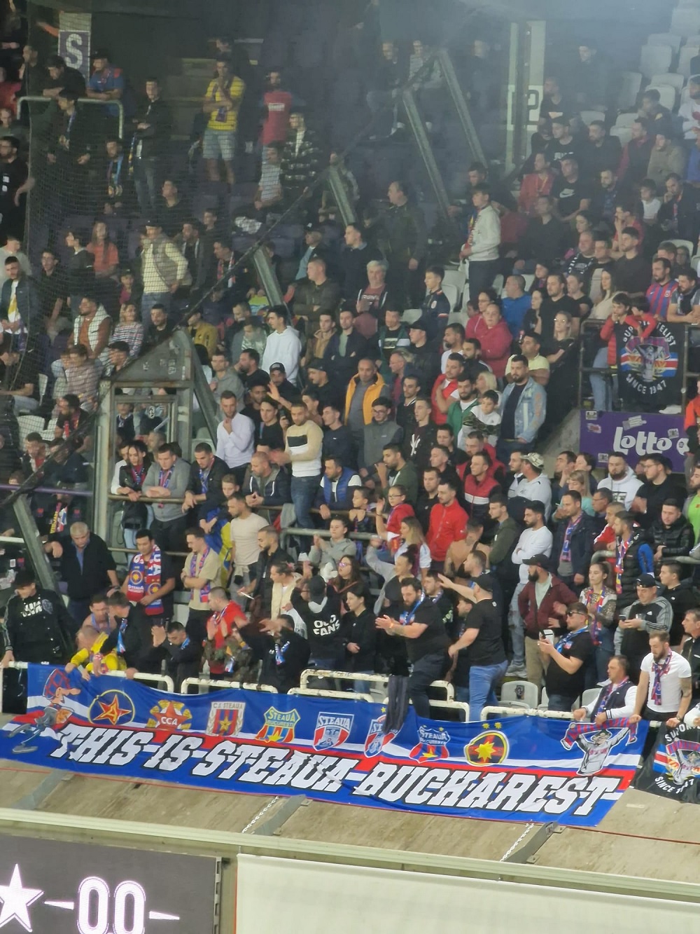 Banner afişat la Anderlecht - FCSB/ AS.ro