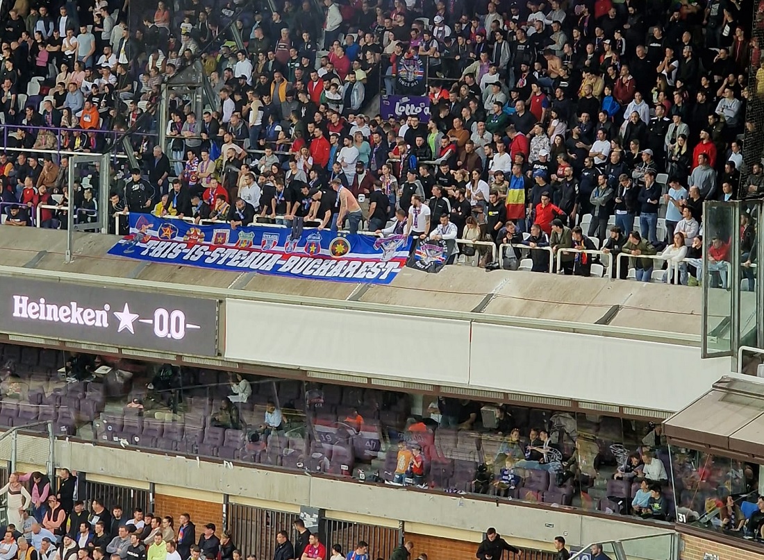 Ce banner au afişat fanii FCSB-ului, la meciul cu Anderlecht. Suporterii îi vor înfuria pe rivalii de la CSA Steaua