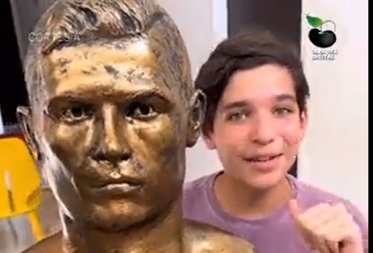 Un puşti de 13 ani i-a făcut cea mai tare sculptură lui Cristiano Ronaldo! Imaginile care au făcut înconjurul internetului