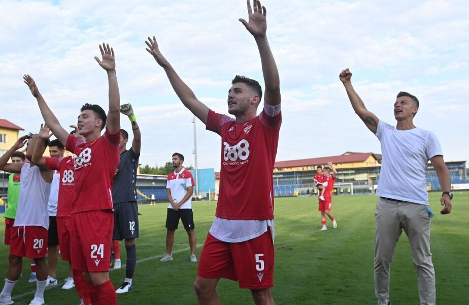 Jucătorii lui Dinamo au petrecut pe manele după victoria cu Unirea Slobozia! Ovidiu Burcă: „Nu știu cine face playlist-ul!”